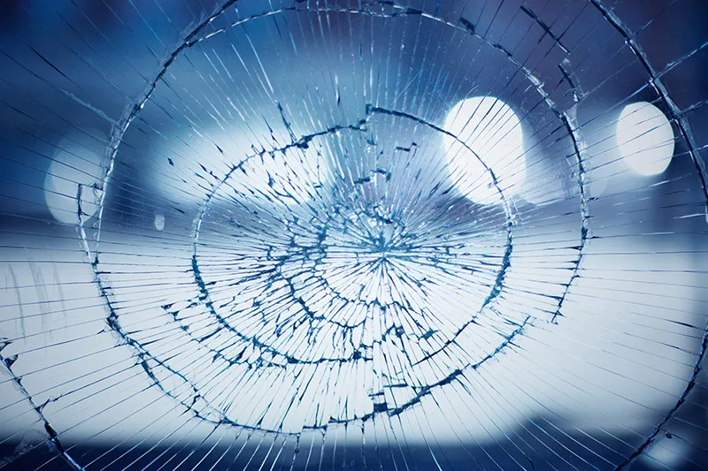 天災が引き起こすガラス破損被害を防止